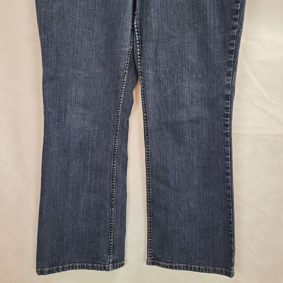 Levi Signature Women's (16 Short) At Waist Bootcut Blue Denim Jeans (34 x 28.5) - Picture 3 of 10